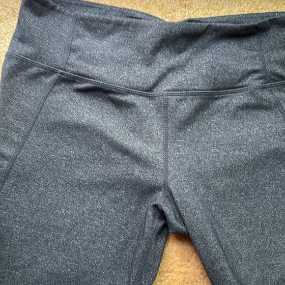 Lululemon Gather & Crow Crop - Picture 5 of 6